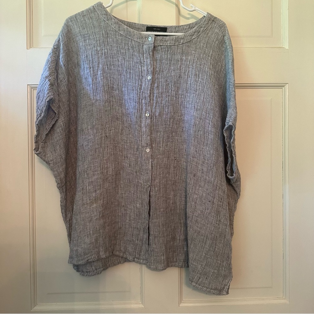 Tahari Gray Linen Boxy Buttoned Top with Mandarin Collar and oversized fit